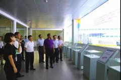 新疆若羌縣委副書記、縣長(zhǎng)艾山江帶領(lǐng)考察團(tuán)走